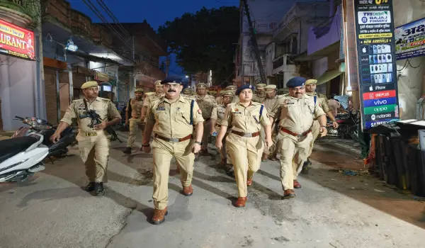 जन्माष्टमी से पहले टांडा में एसपी ने लिया बाजारों में सुरक्षा व्यवस्था का जायजा